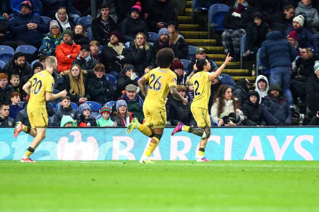 Burnley v Crystal Palace, Premier League Daniel Munoz of Crystal Palace scores a GOAL 0-1 and celebrates during the Burnley v Crystal Palace Premier League match at Turf Moor, Burnley, England on 3 December 2025 Credit: Luke Williams Every Second Media Editorial use only. All images are copyright Every Second Media Limited. No images may be reproduced without prior permission. All rights reserved. Premier League and Football League images are subject to licensing agreements with Football DataCo Limited. see https: www.football-dataco.com Copyright: xIMAGO EveryxSecondxMediax ESM-1687-0025 LukexWilliamsx xEveryxSecondxMediax