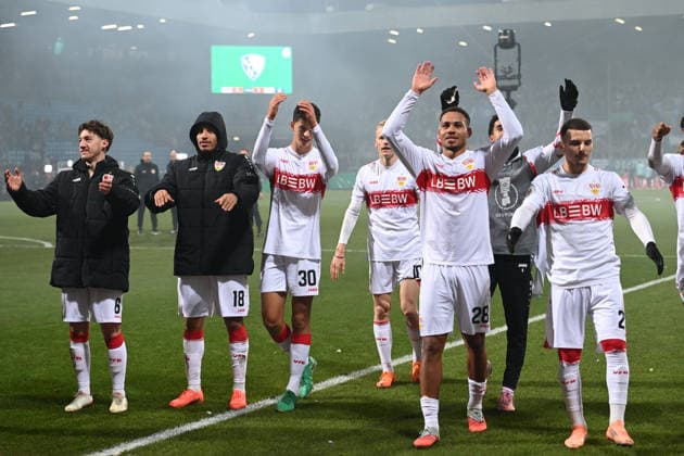 Schlussjubel VfB Stuttgart, Jubel, jubeln, Freude, cheers, Fussball, DFB Pokal, Achtelfinale, Round of 16, VfL Bochum (BO) - VfB Stuttgart (S) 0-2 am 03.12.2025, Vonovia Ruhrstadion Bochum Deutschland. DFL regulations prohibit any use of photographs as image sequences and or quasi-video Â