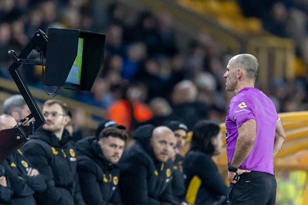 Wolverhampton Wanderers v Nottingham Forest Premier League 03 12 2025. Referee Tim Robinson checks Nottingham Forest goal on VAR screen during the Premier League match between Wolverhampton Wanderers and Nottingham Forest at Molineux, Wolverhampton, England on 3 December 2025. Wolverhampton Molineux West Midlands England Editorial use only DataCo restrictions apply See www.football-dataco.com , Copyright: xManjitxNarotrax PSI-23331-0029