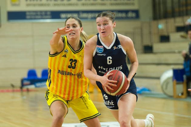 Emily Kiser (Berlin, 33), Nicole Brochlitz (Lions, 6), Syntainics MBC vs. Alba Berlin, Basketball, Damen, DBBL-Pokal Achtelfinale, Saison 2025 26, 8. Spieltag, 03.12.2025. Halle SWH Arena Sachsen-Anhalt Deutschland