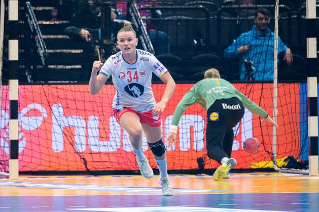 Handball, Frauen WM, Hauptrunde: Norwegen - Schweden Anniken Wollik (Norwegen) Jubel Freude Emotion Torjubel Torschuetze Torschütze Dortmund Westfalenhalle Nordrhein-Westfalen Deutschland