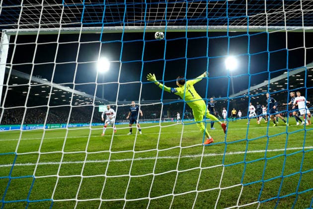 Bochum, Vonovia Ruhrstadion, 03.12.25, GER, Herren, DFB-Pokal, Achtelfinale, Saison 2025 - 2026, VfL 1848 Bochum - VfB Stuttgart, Eigentor durch Philipp Strompf (VfL Bochum) zum 0:1 DFB DFL REGULATIONS PROHIBIT ANY USE OF PHOTOGRAPHS AS IMAGE SEQUENCES AND OR QUASI-VIDEO. Copyright: JoachimxBywaletz xJB-Sportfoto