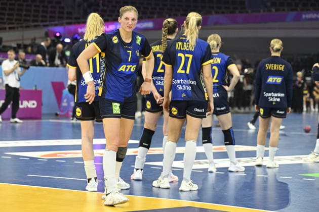 DORTMUND, TYSKLAND 20251203 Sveriges Linn Blohm deppar efter onsdagens match i huvudrundan i damernas handbolls-VM mellan Sverige och Norge i Westfalenhalle i Dortmund, Tyskland.