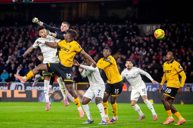 Wolverhampton Wanderers v Nottingham Forest Premier League 03 12 2025. GOAL scores 1-0 Nottingham Forest forward Igor Jesus (19) scores from header dduring the Premier League match between Wolverhampton Wanderers and Nottingham Forest at Molineux, Wolverhampton, England on 3 December 2025. Wolverhampton Molineux West Midlands England Editorial use only DataCo restrictions apply See www.football-dataco.com , Copyright: xManjitxNarotrax PSI-23331-0036