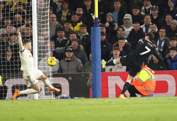 Leeds United v Chelsea Premier League 03 12 2025. Goal - Pedro Neto of Chelsea scores a goal and celebrates 2-1 during the Premier League match between Leeds United and Chelsea at Elland Road, Leeds, England on 3 December 2025. Leeds Elland Road West Yorkshire England Editorial use only DataCo restrictions apply See www.football-dataco.com , Copyright: xRyanxBrownex PSI-23330-0068