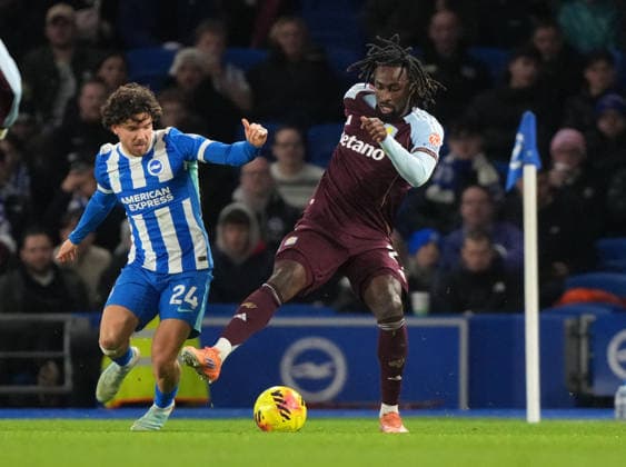 Brighton and Hove Albion v Aston Villa, Premier League, Football, Amex Stadium, Brighton, UK - 03 Dec 2025 Ferdi Kadioglu of Brighton and Evann Guessand of Aston Villa. Brighton Amex Stadium Brighton GBR, UK NEWSPAPERS OUT Copyright: xSeanxRyanx