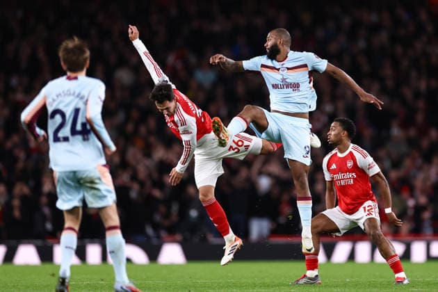 Arsenal v Brentford 03 December 2025, London - Premier League Football - Arsenal v Brentford - Martin Zubimendi of Arsenal and Igor Thiago of Brentford - Photo: Jacques Feeney Offside. London UK Copyright: xJacquesxFeeneyx xOffsidexOffside
