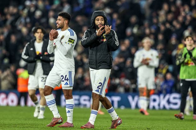 Premier League Leeds United v Chelsea Jayden Bogle of Leeds United applauds the fans after the game during the Premier League match Leeds United vs Chelsea at Elland Road, Leeds, United Kingdom, 3rd December 2025 (Photo by Alfie Cosgrove News Images) Leeds Elland Road West Yorkshire United Kingdom Copyright: xAlfiexCosgrove NewsxImagesx