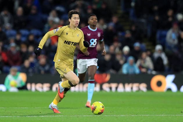 3rd December 2025; Turf Moor, Burnley, Lancashire, England; Premier League Football, Burnley versus Crystal Palace; Daichi Kamada of Crystal Palace runs with the ball  DavidxBlunsden