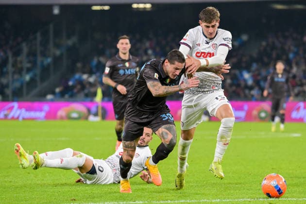 2025-12-03 SSC Napoli v Cagliari Calcio - Coppa Italia NAPLES, ITALY - DECEMBER 3: Pasquale Mazzocchi of SSC Napoli, Juan Martin Rodriguez of Cagliari Calcio during the Coppa Italia match between SSC Napoli and Cagliari Calcio at Stadio Diego Armando Maradona on December 3, 2025 in Naples, Italy. Naples Stadio Diego Armando Maradona Italy Content not available for redistribution in The Netherlands directly or indirectly through any third parties. Copyright: xCiroxSantangelox