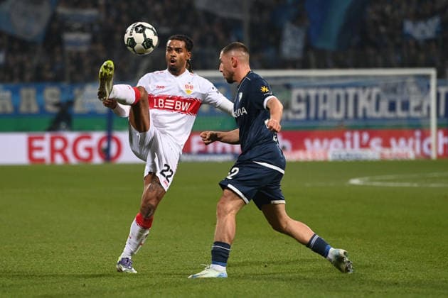 Lorenz ASSIGNON (S) gegen Maximilian WITTEK (BO) Aktion, Zweikampf,Lorenz ASSIGNON (S) gegen Maximilian WITTEK (BO) Aktion, Zweikampf, Fussball, DFB Pokal, Achtelfinale, Round of 16, VfL Bochum (BO) - VfB Stuttgart (S) 0-2 am 03.12.2025, Vonovia Ruhrstadion Bochum Deutschland. DFL regulations prohibit any use of photographs as image sequences and or quasi-video Â