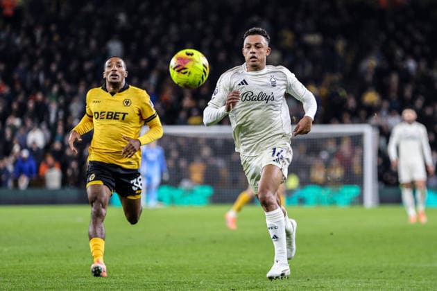 Dan Ndoye (14 Nottingham Forest) chases down the ball during the Premier League football match between Wolverhampton Wanderers and Nottingham Forest at Molineux stadium in Wolverhampton, England Copyright: xNataliexMincher SPPx Sportspressphoto_SPR69584