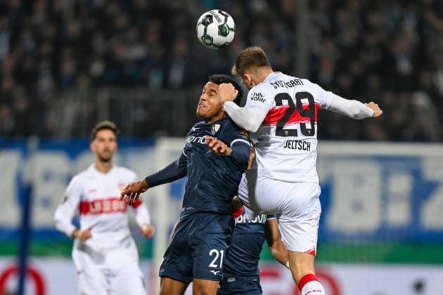 Kopfball Kopfballduell Francis Onyeka (Bochum 21) Finn Jeltsch (Stuttgart 29) 03.12.2025 Fussball VfL Bochum vs VfB Stuttgart, Vonovia Ruhrstadion, Bochum, DFB DFL REGULATIONS PROHIBIT ANY USE OF PHOTOGRAPHS AS IMAGE SEQUENCES AND OR QUASI-VIDEO