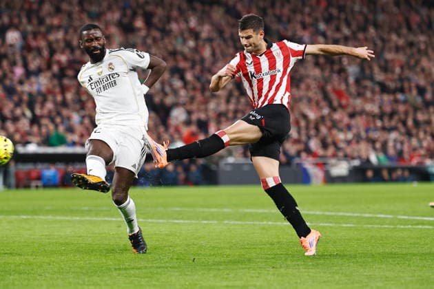 (L-R) Antonio Rudiger (Real), Gorka Guruzeta (Bilbao), DECEMBER 3, 2025 - Football Soccer : Spanish La Liga EASports match between Athletic Club de Bilbao - Real Madrid CF at the Estadio San Mames in Bilbao, Spain. Noxthirdxpartyxsales  aflo_312419602