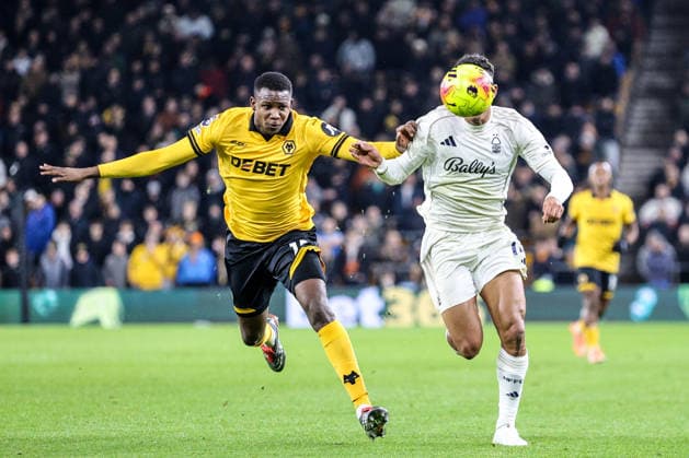 Dan Ndoye (14 Nottingham Forest) on the ball during the Premier League football match between Wolverhampton Wanderers and Nottingham Forest at Molineux stadium in Wolverhampton, England Copyright: xNataliexMincher SPPx Sportspressphoto_SPR69630