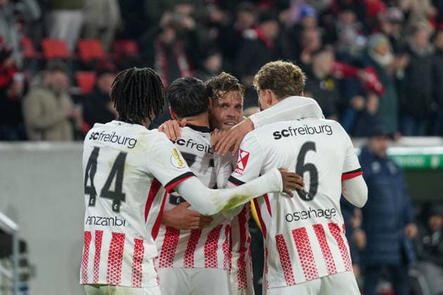Johan Manzambi (SC Freiburg, 44), Vincenzo Grifo (SC Freiburg, 32), Lucas Höler Lucas Hoeler (SC Freiburg, 09), Patrick Osterhage (SC Freiburg, 06) Torjubel, Emotionen, Torschuss, Abschluss, Torerfolg, Tor, Treffer , Fußball, Achtelfinale, DFB Pokal, 2025 26, SC Freiburg vs. SV Darmstadt 98, 03.12.2025, Europa-Park Stadion, Freiburg, Deutschland DFB REGULATIONS PROHIBIT ANY USE OF PHOTOGRAPHS AS IMAGE SEQUENCES AND OR QUASI-VIDEO. Freiburg Europa-Park Stadion Baden-Württemberg Deutschland Copyright: xArnexAmbergx