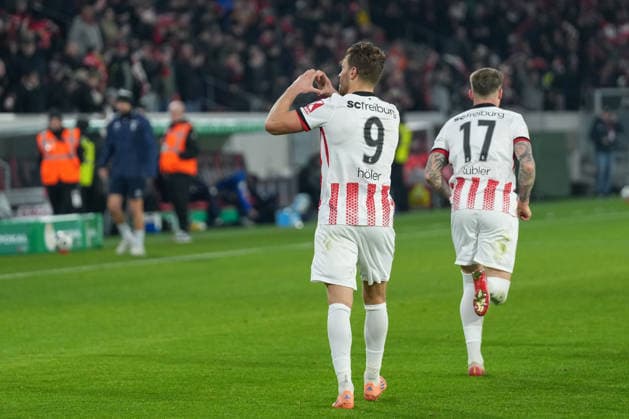Lucas Höler Lucas Hoeler (SC Freiburg, 09) Torjubel, Emotionen, Torschuss, Abschluss, Torerfolg, Tor, Treffer, Herz , Fußball, Achtelfinale, DFB Pokal, 2025 26, SC Freiburg vs. SV Darmstadt 98, 03.12.2025, Europa-Park Stadion, Freiburg, Deutschland DFB REGULATIONS PROHIBIT ANY USE OF PHOTOGRAPHS AS IMAGE SEQUENCES AND OR QUASI-VIDEO. Freiburg Europa-Park Stadion Baden-Württemberg Deutschland Copyright: xArnexAmbergx