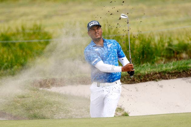 GOLF AUSTRALIAN OPEN, Sebastian Munoz of Columbia hits out of a greenside bunker during the Australian Open Golf tournament at the Royal Melbourne Golf Club in Melbourne, Thursday, December 4, 2025. ( NO ARCHIVING, EDITORIAL USE ONLY MELBOURNE VICTORIA AUSTRALIA  Copyright: xCONxCHRONISx 20251204150642569727
