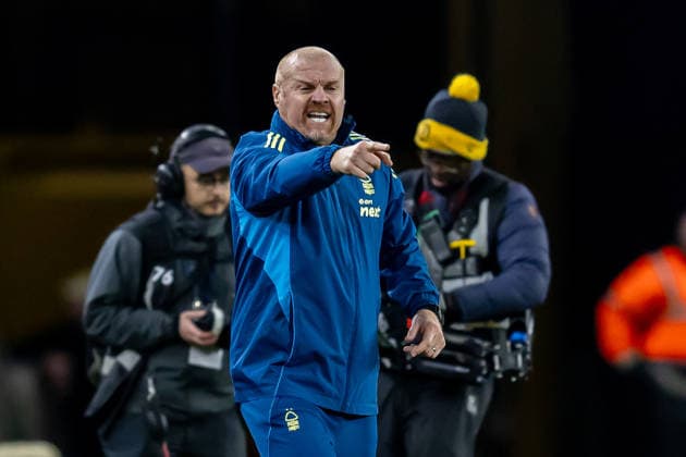 Wolverhampton Wanderers v Nottingham Forest Premier League 03 12 2025. Nottingham Forest Head Coach Sean Dyche points during the Premier League match between Wolverhampton Wanderers and Nottingham Forest at Molineux, Wolverhampton, England on 3 December 2025. Wolverhampton Molineux West Midlands England Editorial use only DataCo restrictions apply See www.football-dataco.com , Copyright: xManjitxNarotrax PSI-23331-0163
