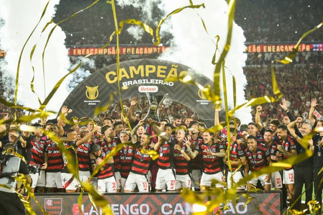 Flamengo x Ceara RIO DE JANEIRO, RJ - 03.12.2025: FLAMENGO X CEARA - Clube Regatas Flamengo is the 2025 Brazilian champion. The club was crowned champion after a victory over Ceara at the Maracana stadium. Players and coaching staff lifted the trophy and celebrated with friends and family. (Photo: Carlos Santtos Fotoarena) x2852916x  CarlosxSanttos