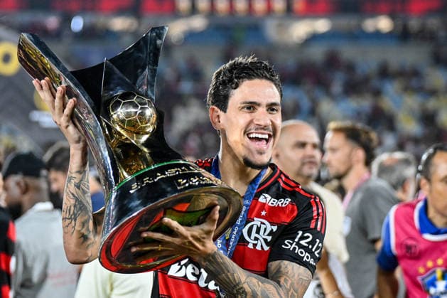 Flamengo x Ceara RIO DE JANEIRO, RJ - 03.12.2025: FLAMENGO X CEARA - Flamengo x Ceara held at the Maracana Stadium for the 2025 Brazilian Championship, Serie A, 37th round, on Wednesday night (03), in Rio de Janeiro, RJ. Pedro with the cup (Photo: Celso Pupo Fotoarena) x2852952x  CelsoxPupo