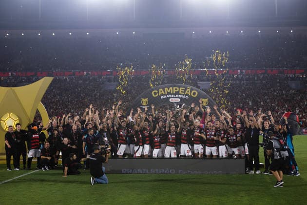 December 3, 2025, Rio De Janeiro, Rio De Janeiro, Brazil: RIO DE JANEIRO, BRAZIL - DECEMBER 03: BRUNO HENRIQUE and GIORGIAN DE ARRASCAETA of Flamengo lift the trophy after winning the championship following the Brasileirao 2025 match between Flamengo and Ceara as part of Brasileirao 2025 at Maracana Stadium on December 03, 2025 in Rio de Janeiro, Brazil. Rio De Janeiro Brazil - ZUMAc227 20251203_zsp_c227_018 Copyright: xRuanoxCarneirox