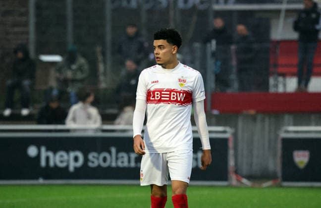 30.11.25 U19 VfB Stuttgart - U19 Kickers Offenbach Deutschland, Stuttgart, 30.11.2025, Fussball, U19-DFB-Nachwuchsliga, Saison 2025 2026, U19 VfB Stuttgart - U19 Kickers Offenbach (9:1): Gabriel Bruno Zarrella (VfB Stuttgart).