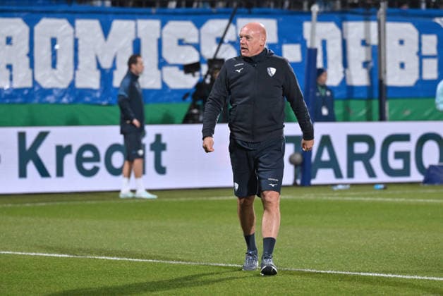 Trainer Uwe Rösler (VfL Bochum) 03.12.2025, Fussball DFB Pokal, Saison 2025 2026, Achtelfinale, VfL Bochum - VfB Stuttgart 0:2 DFB regulations prohibit any use of photographs as image sequences and or quasi-video Bochum Vonovia Ruhrstadion Nordrhein Westfalen Deutschland