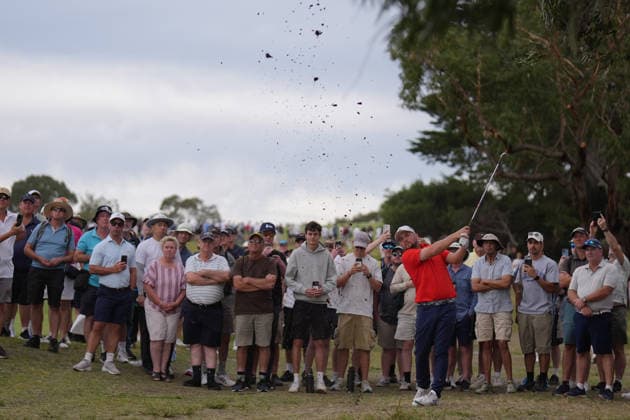 December 4, 2025, Melbourne, Victoria, Australia: Alex Fitzpatrick of England hits the ball from the rough on day one of the 2025 Crown Australian Open at The Royal Melbourne Golf Club in Melbourne, Victoria, Australia. Melbourne Australia - ZUMAl303 20251204_aaf_l303_008 Copyright: xSydneyxLowx