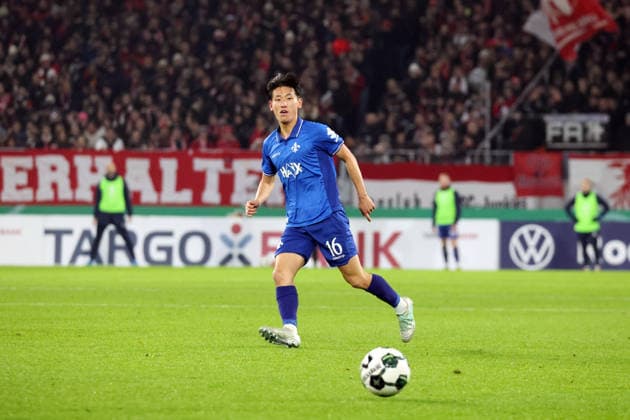 Freiburg, Deutschland 03. Dezember 2025: DFB Pokal - 2025 2026 - 1 8 Finale - SC Freiburg vs. SV Darmstadt 98 Im Bild: Hiroki Akiyama (SV Darmstadt 98) DFB regulations prohibit any use of photographs as image sequences and or quasi-video. Europa Park Stadion Baden Württemberg Copyright: xFotostandx xHettichx