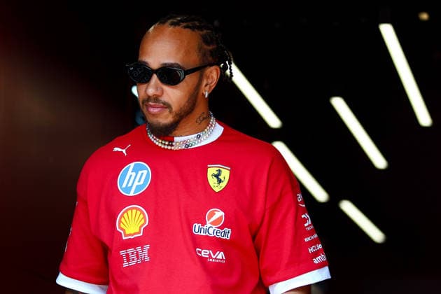 Lewis Hamilton of Great Britain and Scuderia Ferrari , Previews, F1 Grand Prix of Abu Dhabi, am 04. December 2025 in Abu Dhabi, United Arab Emirates. (Foto von Diogo Cardoso DeFodi Images) Lewis Hamilton of Great Britain and Scuderia Ferrari , Previews, F1 Grand Prix of Abu Dhabi, Yas Marina Circuit on December 4, 2025 in Abu Dhabi, United Arab Emirates. (Photo by Diogo Cardoso DeFodi Images)