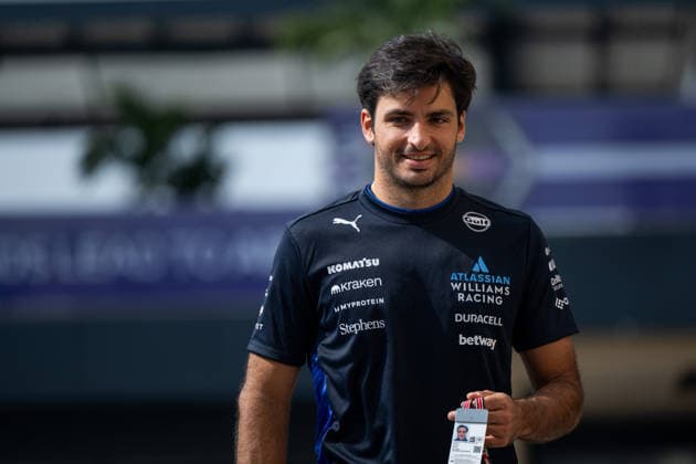 Carlos Sainz (Atlassian Williams Racing, Spanien, 55), UAE, Formel 1 Weltmeisterschaft, Abu Dhabi Grand Prix, Yas Marina Circuit, Media Day, 04.12.2025 UAE, Formel 1 Weltmeisterschaft, Abu Dhabi Grand Prix, Yas Marina Circuit, Media Day, 04.12.2025 Yas Marina Island Copyright: xEibner-Pressefoto Memmlerx EP_MMR