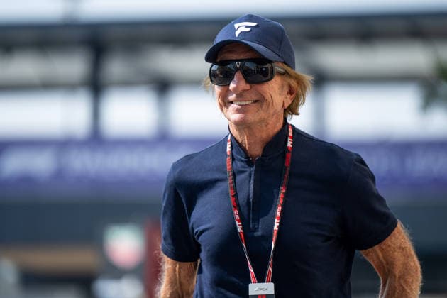 Emerson Fittipaldi (Brasilien, ehemaliger Rennfahrer, Weltmeister), UAE, Formel 1 Weltmeisterschaft, Abu Dhabi Grand Prix, Yas Marina Circuit, Media Day, 04.12.2025 UAE, Formel 1 Weltmeisterschaft, Abu Dhabi Grand Prix, Yas Marina Circuit, Media Day, 04.12.2025 Yas Marina Island Copyright: xEibner-Pressefoto Memmlerx EP_MMR