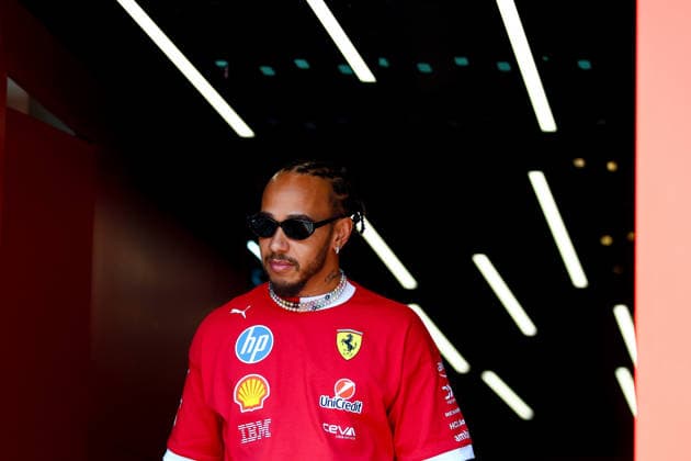 Lewis Hamilton of Great Britain and Scuderia Ferrari , Previews, F1 Grand Prix of Abu Dhabi, am 04. December 2025 in Abu Dhabi, United Arab Emirates. (Foto von Diogo Cardoso DeFodi Images) Lewis Hamilton of Great Britain and Scuderia Ferrari , Previews, F1 Grand Prix of Abu Dhabi, Yas Marina Circuit on December 4, 2025 in Abu Dhabi, United Arab Emirates. (Photo by Diogo Cardoso DeFodi Images)