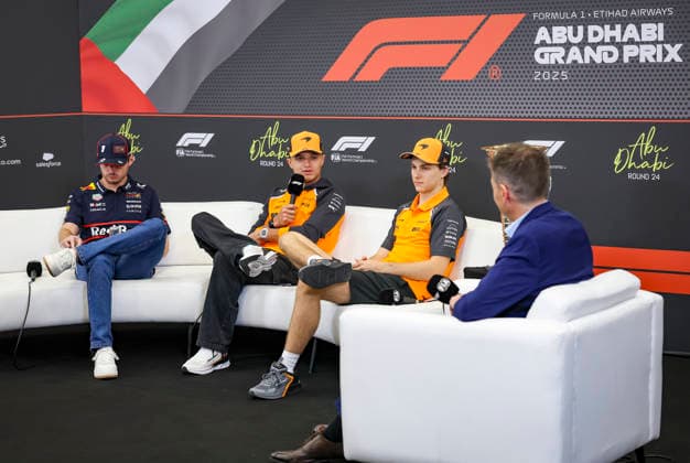 FORMULA ONE ABU DHABI GRAND PRIX 2025 Max Verstappen 1 (NED), Oracle Red Bull Racing RB21 Lando Norris 4 (GBR), McLaren MCL39 Oscar Piastri 81 (Aus), McLaren MCL39 Drivers media press conference, PK, Pressekonferenz during Media Day at the Formula One Etihad Airways Abu Dhabi Grand Prix 2025 at the Yas Marina Circuit, Yas Island, United Arab Emirates on 4 December 2025 Credit: Phil Duncan Every Second Media Editorial use only. All images are copyright Every Second Media Limited. No images may be reproduced without prior permission. Copyright: xIMAGO EveryxSecondxMediax ESM-1689-0021 PhilxDuncanx xEveryxSecondxMediax