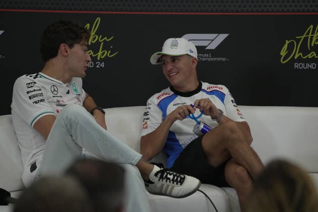 Formula 1 Etihad Airways Abu Dhabi Grand Prix 2025 04.12.2025, Yas Marina Circuit, Abu Dhabi, Formula 1 Etihad Airways Abu Dhabi Grand Prix 2025 , im Bild George Russell (GBR), Mercedes-AMG Petronas Formula One Team, Isack Hadjar (FRA), Visa Cash App RB Formula One Team