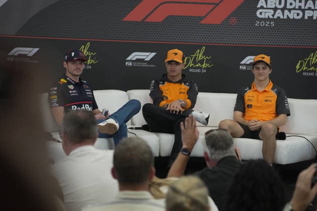 Formula 1 Etihad Airways Abu Dhabi Grand Prix 2025 04.12.2025, Yas Marina Circuit, Abu Dhabi, Formula 1 Etihad Airways Abu Dhabi Grand Prix 2025 , im Bild Lando Norris (GBR), McLaren F1 Team, Oscar Piastri (AUS), Max Verstappen (NLD), Oracle Red Bull Racing