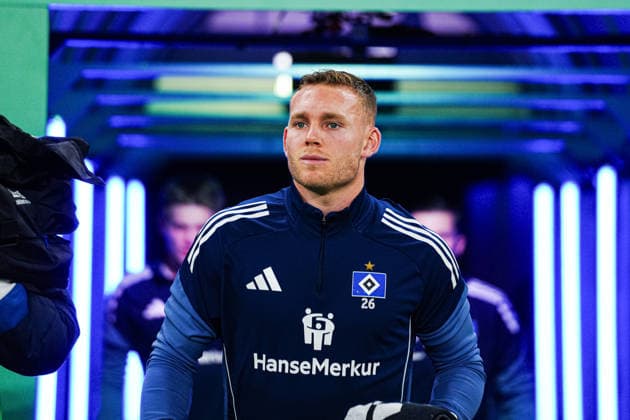 Daniel Peretz (Hamburger SV, 26) GER, Hamburger SV vs. Holstein Kiel, Fussball, DFB Pokal, Achtelfinale, Saison 2025 2026, 03.12.2025 DFL REGULATIONS PROHIBIT ANY USE OF PHOTOGRAPHS AS IMAGE SEQUENCES AND OR QUASI-VIDEO GER, Hamburger SV vs. Holstein Kiel, Fussball, DFB Pokal, Achtelfinale, Saison 2025 2026, 03.12.2025 Hamburg Copyright: xEibner-Pressefoto MarcelxvonxFehrnx EP_MFN