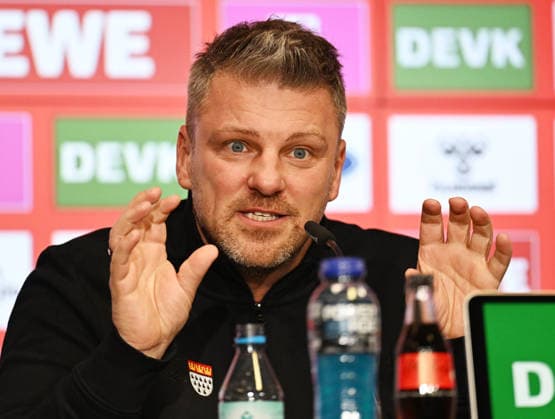 03.12.2025, xophax, Fussball 1.Bundesliga Saison 2025 2026 1.FC Köln , Pressekonferenz im Rhein Energie Stadion Trainer Lukas Kwasniok ( 1.FC Köln ) Köln