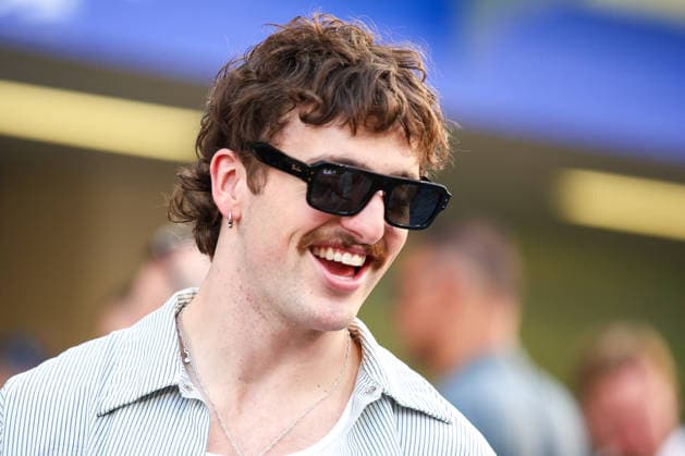 Sport Bilder des Tages Benson Boone , Previews, F1 Grand Prix of Abu Dhabi, am 04. December 2025 in Abu Dhabi, United Arab Emirates. (Foto von Diogo Cardoso DeFodi Images) Benson Boone , Previews, F1 Grand Prix of Abu Dhabi, Yas Marina Circuit on December 4, 2025 in Abu Dhabi, United Arab Emirates. (Photo by Diogo Cardoso DeFodi Images)
