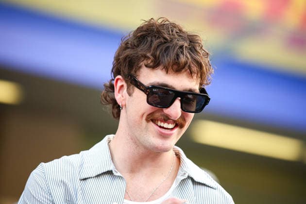 Benson Boone , Previews, F1 Grand Prix of Abu Dhabi, am 04. December 2025 in Abu Dhabi, United Arab Emirates. (Foto von Diogo Cardoso DeFodi Images) Benson Boone , Previews, F1 Grand Prix of Abu Dhabi, Yas Marina Circuit on December 4, 2025 in Abu Dhabi, United Arab Emirates. (Photo by Diogo Cardoso DeFodi Images)