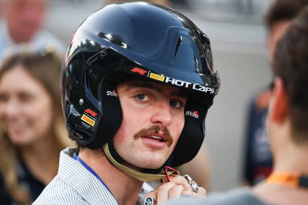 Benson Boone , Previews, F1 Grand Prix of Abu Dhabi, am 04. December 2025 in Abu Dhabi, United Arab Emirates. (Foto von Diogo Cardoso DeFodi Images) Benson Boone , Previews, F1 Grand Prix of Abu Dhabi, Yas Marina Circuit on December 4, 2025 in Abu Dhabi, United Arab Emirates. (Photo by Diogo Cardoso DeFodi Images)