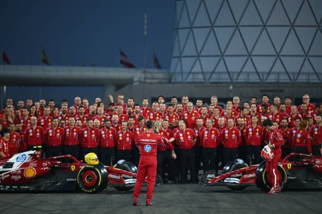 Lewis Hamilton of Great Britain and Scuderia Ferrari and Charles Leclerc of Monaco and Scuderia Ferrari , Previews, F1 Grand Prix of Abu Dhabi, am 04. December 2025 in Abu Dhabi, United Arab Emirates. (Foto von Diogo Cardoso DeFodi Images) Lewis Hamilton of Great Britain and Scuderia Ferrari and Charles Leclerc of Monaco and Scuderia Ferrari , Previews, F1 Grand Prix of Abu Dhabi, Yas Marina Circuit on December 4, 2025 in Abu Dhabi, United Arab Emirates. (Photo by Diogo Cardoso DeFodi Images)