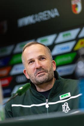 Manuel Baum (Interims-Trainer FC Augsburg), Pressekonferenz vor dem Spiel gegen Bayer Leverkusen;