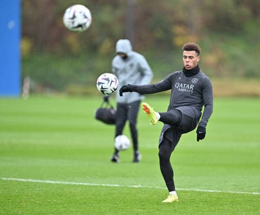 Paris Saint-Germain media day at the PSG Campus POISSY, FRANCE - DECEMBER 04: Desire Doue, Paris Saint-Germain player, in action during a training session on media day at the PSG Campus in Poissy, west of Paris, France on December 04, 2025. Mustafa Yalcin Anadolu Poissy France. Editorial use only. Please get in touch for any other usage.  Copyright: x2025xAnadoluxMustafaxYalcinx
