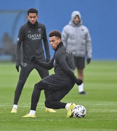 Paris Saint-Germain media day at the PSG Campus POISSY, FRANCE - DECEMBER 04: Desire Doue (R), Paris Saint-Germain player, in action during a training session on media day at the PSG Campus in Poissy, west of Paris, France on December 04, 2025. Mustafa Yalcin Anadolu Poissy France. Editorial use only. Please get in touch for any other usage.  Copyright: x2025xAnadoluxMustafaxYalcinx