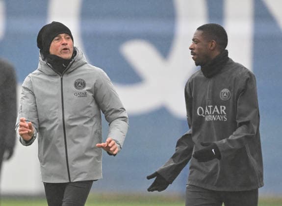 Paris Saint-Germain media day at the PSG Campus POISSY, FRANCE - DECEMBER 04: Head coach of PSG Luis Enrique (L) and Ousmane Dembele (R) gesture during a training session on media day at the PSG Campus in Poissy, west of Paris, France on December 04, 2025. Mustafa Yalcin Anadolu Poissy France. Editorial use only. Please get in touch for any other usage.  Copyright: x2025xAnadoluxMustafaxYalcinx