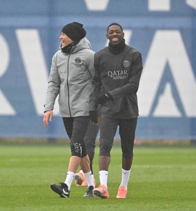 Paris Saint-Germain media day at the PSG Campus POISSY, FRANCE - DECEMBER 04: Head coach of PSG Luis Enrique (L) and Ousmane Dembele (R) gesture during a training session on media day at the PSG Campus in Poissy, west of Paris, France on December 04, 2025. Mustafa Yalcin Anadolu Poissy France. Editorial use only. Please get in touch for any other usage.  Copyright: x2025xAnadoluxMustafaxYalcinx