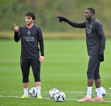 Paris Saint-Germain media day at the PSG Campus POISSY, FRANCE - DECEMBER 04: Players of Paris Saint-Germain Joao Neves (L) and Ousmane Dembele (R) in action during a training session on media day at the PSG Campus in Poissy, west of Paris, France on December 04, 2025. Mustafa Yalcin Anadolu Poissy France. Editorial use only. Please get in touch for any other usage.  Copyright: x2025xAnadoluxMustafaxYalcinx