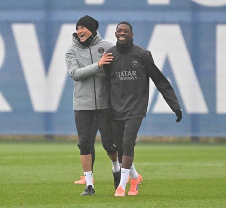 Paris Saint-Germain media day at the PSG Campus POISSY, FRANCE - DECEMBER 04: Head coach of PSG Luis Enrique (L) and Ousmane Dembele (R) gesture during a training session on media day at the PSG Campus in Poissy, west of Paris, France on December 04, 2025. Mustafa Yalcin Anadolu Poissy France. Editorial use only. Please get in touch for any other usage.  Copyright: x2025xAnadoluxMustafaxYalcinx